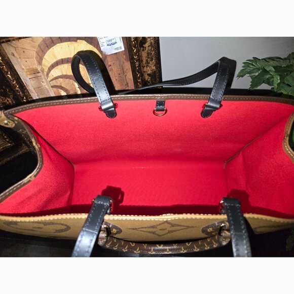 Pristine Authentic LV on the Go Reverse Mono Giant GM Tote - Picture 9 of 10